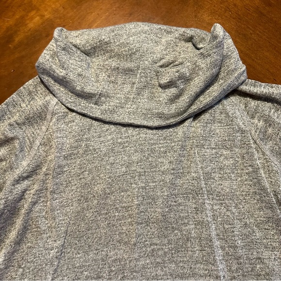 Gap Women’s Turtleneck Medium - Picture 2 of 5